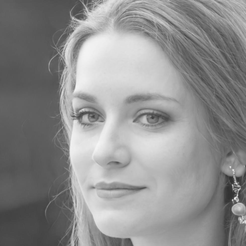 Retrato de Ainara Villalobos, instructora de cursos financieros